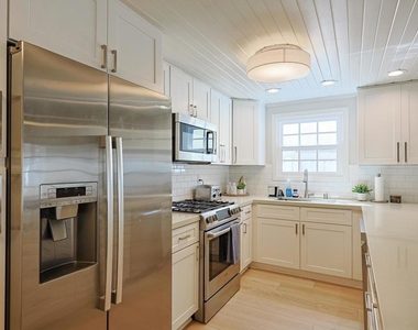 868 A Avenue - Photo Thumbnail 18