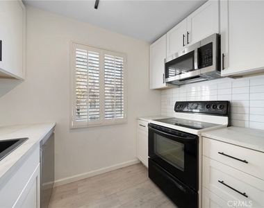 11212 Summertime Lane - Photo Thumbnail 5