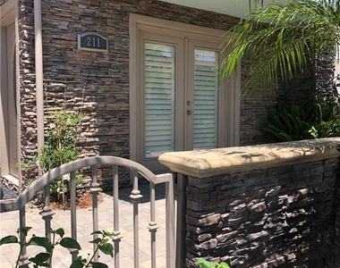211 7th Street - Photo Thumbnail 2