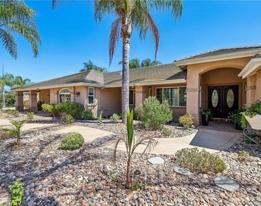 3676 Alta Vista - Photo Thumbnail 4