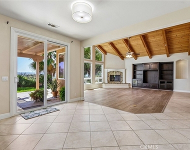 3676 Alta Vista - Photo Thumbnail 13