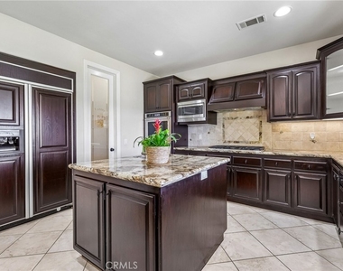 3676 Alta Vista - Photo Thumbnail 17