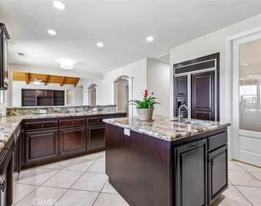 3676 Alta Vista - Photo Thumbnail 16