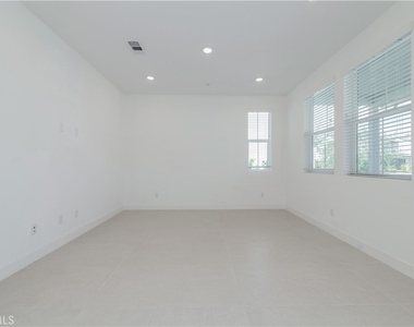 26208 Meadow - Photo Thumbnail 7