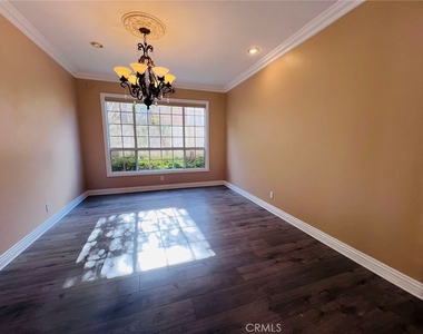 17 Halsey Avenue - Photo Thumbnail 6
