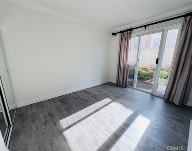 17 Halsey Avenue - Photo Thumbnail 12