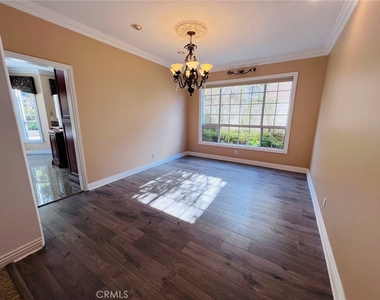 17 Halsey Avenue - Photo Thumbnail 5