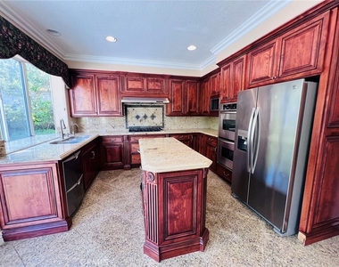 17 Halsey Avenue - Photo Thumbnail 8