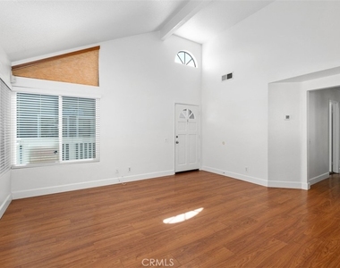63 Huntington - Photo Thumbnail 6
