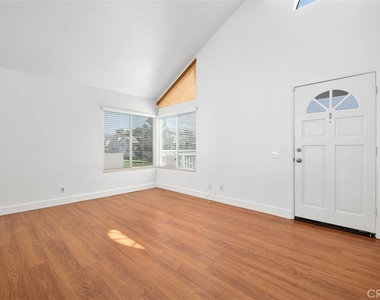 63 Huntington - Photo Thumbnail 7