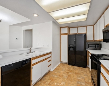 63 Huntington - Photo Thumbnail 14