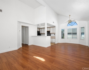 63 Huntington - Photo Thumbnail 4