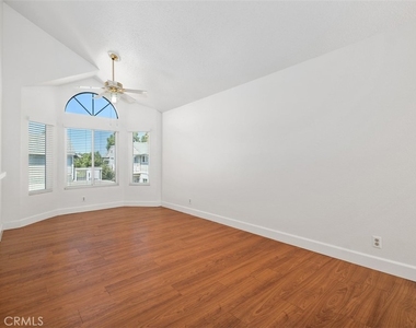 63 Huntington - Photo Thumbnail 9