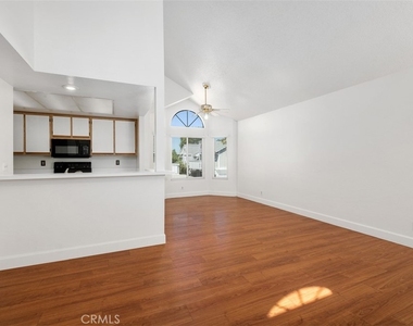 63 Huntington - Photo Thumbnail 3