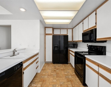 63 Huntington - Photo Thumbnail 13