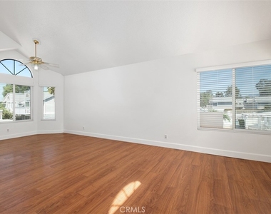 63 Huntington - Photo Thumbnail 8