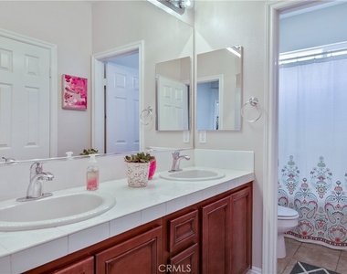 1609 Vista Luna - Photo Thumbnail 15