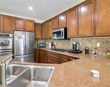 1609 Vista Luna - Photo Thumbnail 4