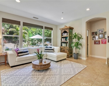 1609 Vista Luna - Photo Thumbnail 2