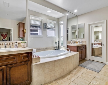 1609 Vista Luna - Photo Thumbnail 11