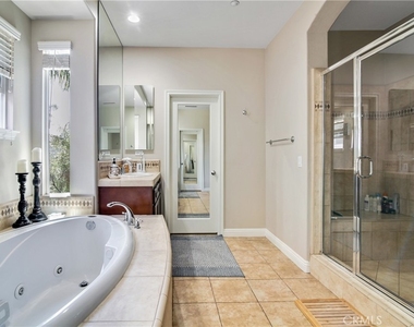 1609 Vista Luna - Photo Thumbnail 10