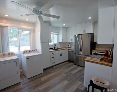 817 Calle Puente - Photo Thumbnail 2