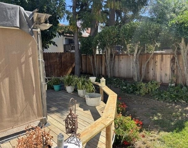 720 W 9th Street - Photo Thumbnail 19