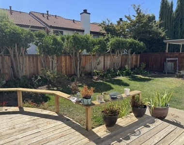 720 W 9th Street - Photo Thumbnail 18