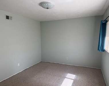 720 W 9th Street - Photo Thumbnail 30