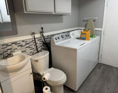 720 W 9th Street - Photo Thumbnail 16