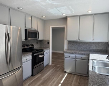 720 W 9th Street - Photo Thumbnail 1