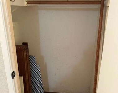 720 W 9th Street - Photo Thumbnail 15