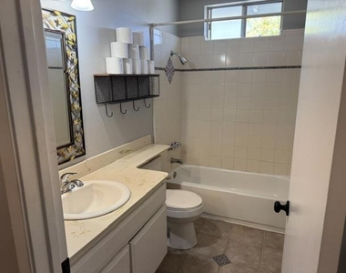720 W 9th Street - Photo Thumbnail 32