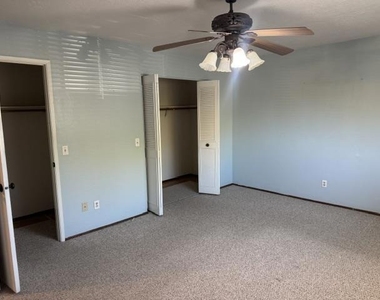 720 W 9th Street - Photo Thumbnail 24