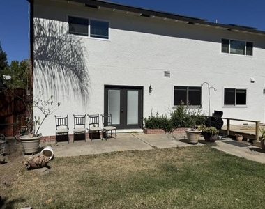 720 W 9th Street - Photo Thumbnail 20