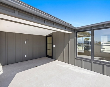 715 Poinsettia - Photo Thumbnail 24