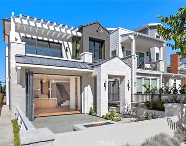 715 Poinsettia - Photo Thumbnail 2