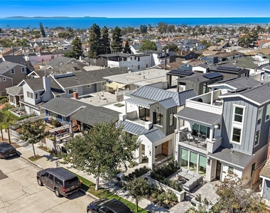 715 Poinsettia - Photo Thumbnail 26