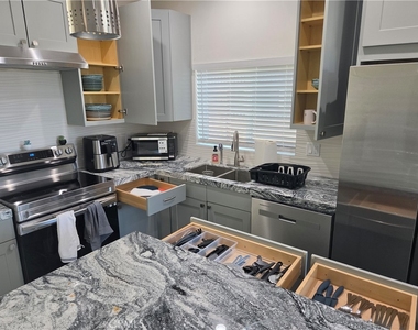 7608 Olympic - Photo Thumbnail 4