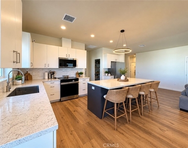 7082 Avalon Avenue - Photo Thumbnail 4