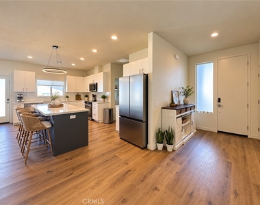 7082 Avalon Avenue - Photo Thumbnail 3