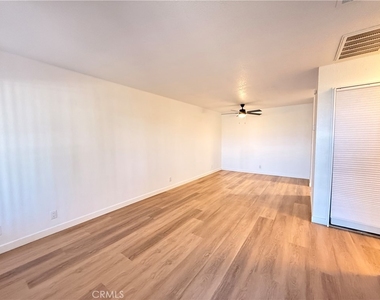 470 N Villa Court - Photo Thumbnail 4