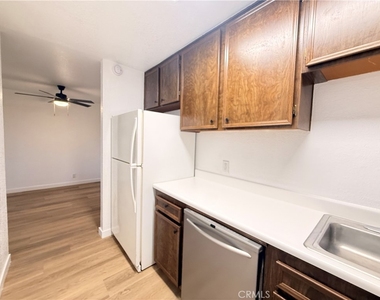 470 N Villa Court - Photo Thumbnail 7
