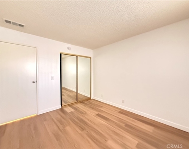 470 N Villa Court - Photo Thumbnail 14