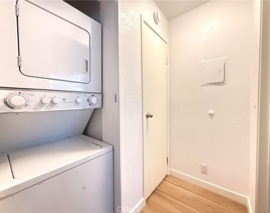 470 N Villa Court - Photo Thumbnail 8