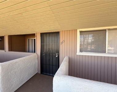 470 N Villa Court - Photo Thumbnail 2