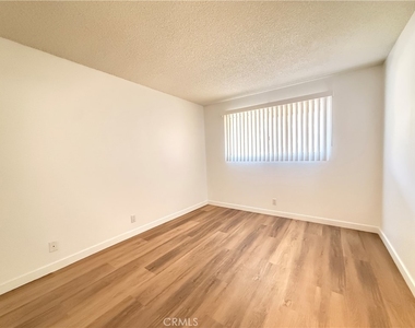 470 N Villa Court - Photo Thumbnail 12