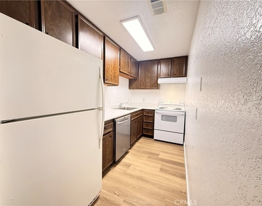 470 N Villa Court - Photo Thumbnail 6