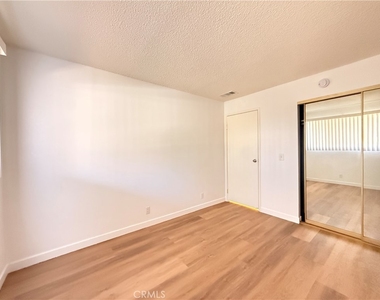 470 N Villa Court - Photo Thumbnail 13