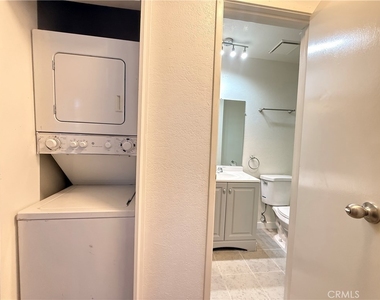 470 N Villa Court - Photo Thumbnail 9